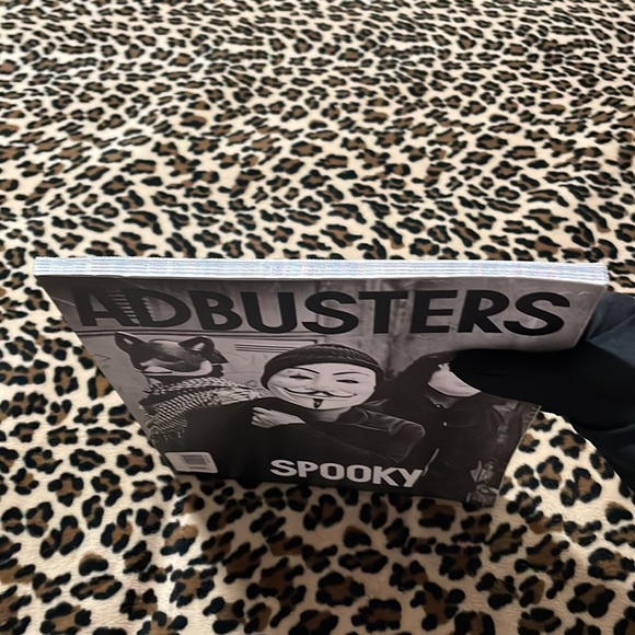2016 ADBUSTERS Magazine Vol. 24 No. 2 Spooky Vendetta Anarchy Anonymous Mask - Picture 14 of 17